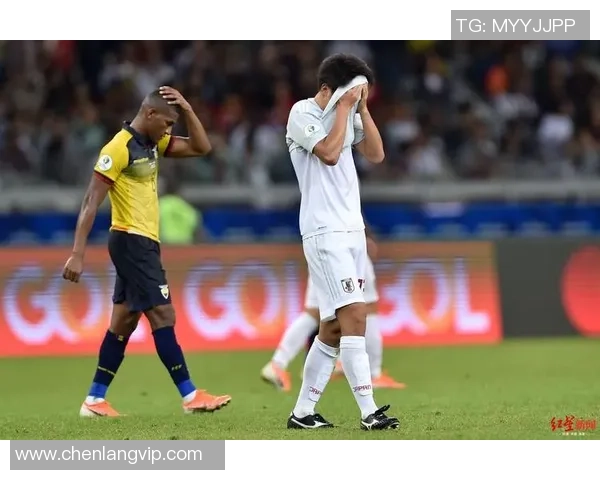 日本足球明星的奇葩表现引发热议网友调侃称其智障行为令人哭笑不得 日本足球明星的奇葩表现引发热议网友调侃称其智障行为令人哭笑不得