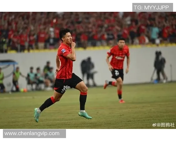 成都足球队荣登足球战术排行榜第六名引发热议与关注 成都足球队荣登足球战术排行榜第六名引发热议与关注